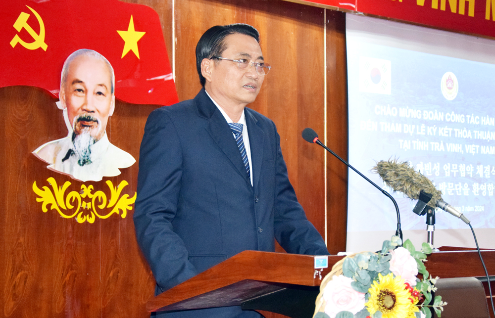 Vice Chairman of the Provincial People's Committee, Nguyen Quynh Thien, delivered a speech at the signing ceremony.